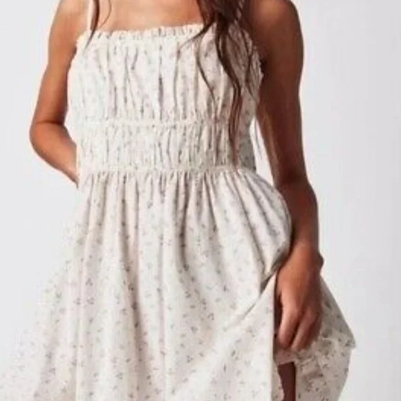 Cream Floral Smocked Dress - Picture 4 of 5